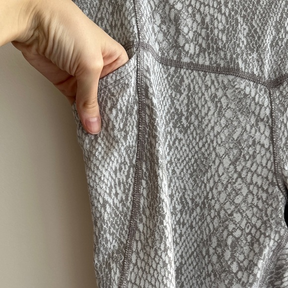 All In Motion Women's Snake Print Jacquard Leggings, Size Medium - Picture 10 of 16